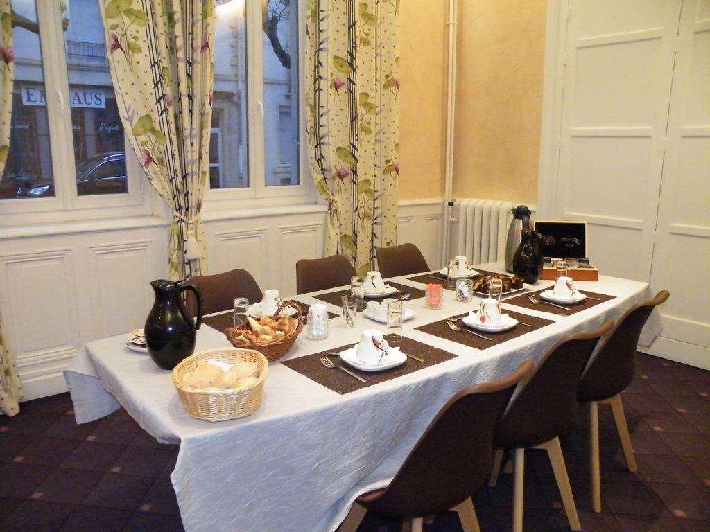 Brit Hotel Roanne - Le Grand Hotel ร้านอาหาร รูปภาพ
