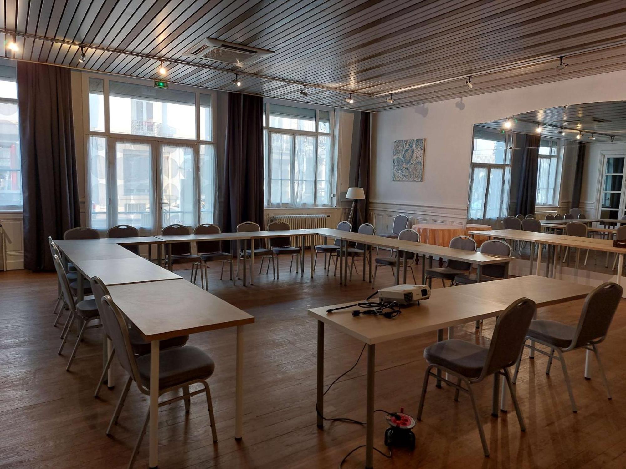 Brit Hotel Roanne - Le Grand Hotel ภายนอก รูปภาพ