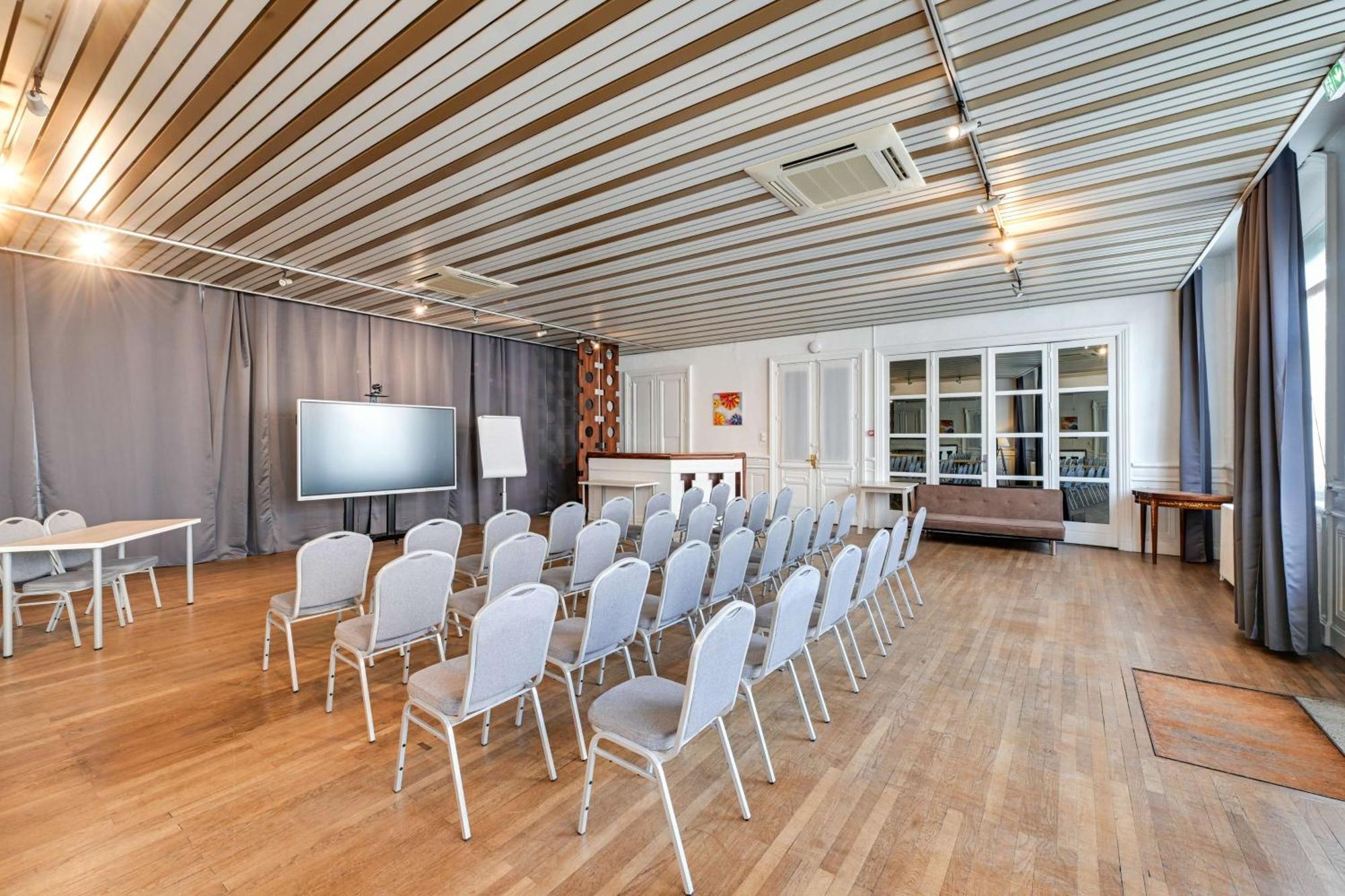 Brit Hotel Roanne - Le Grand Hotel ภายนอก รูปภาพ