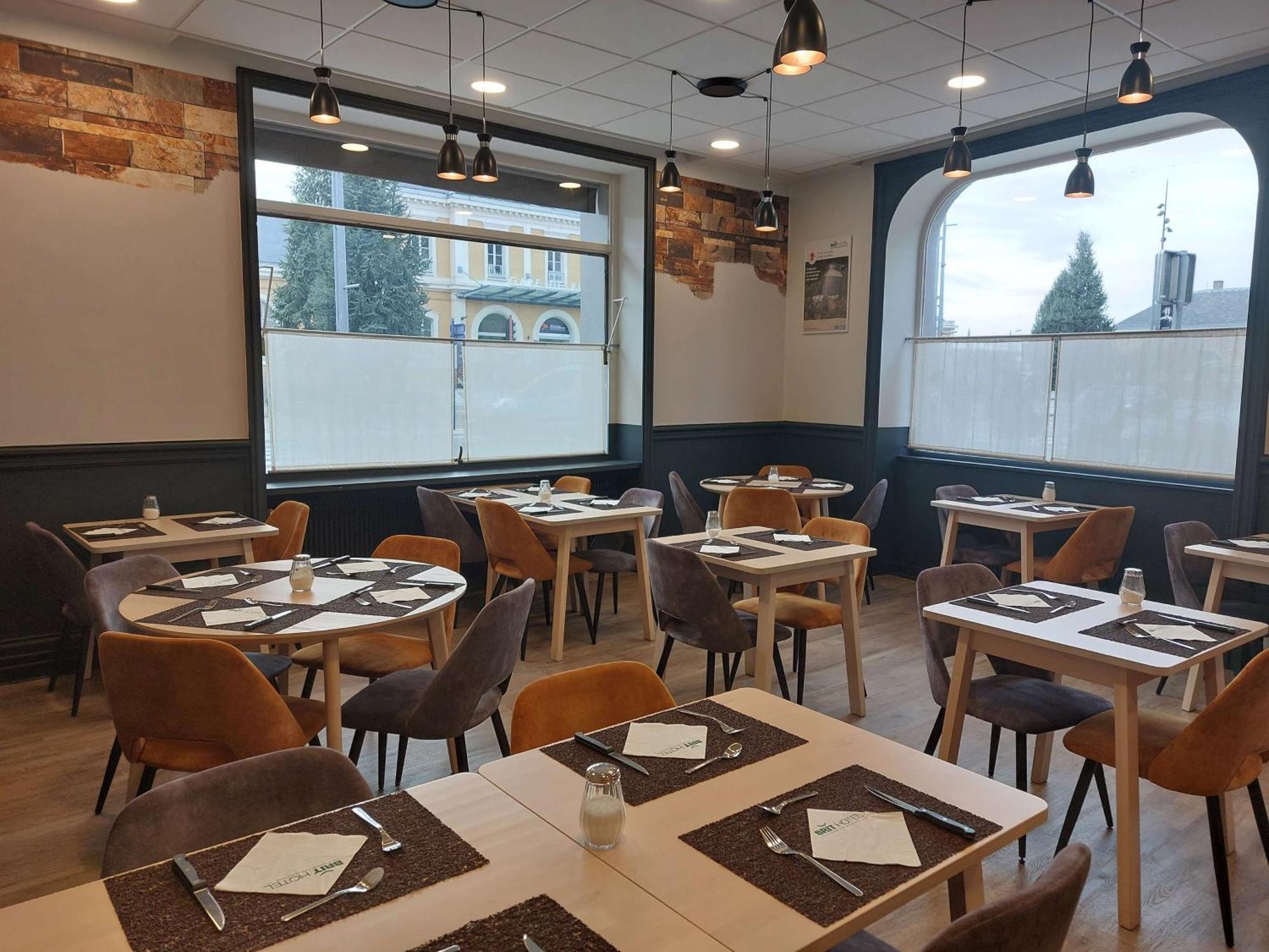 Brit Hotel Roanne - Le Grand Hotel ภายนอก รูปภาพ