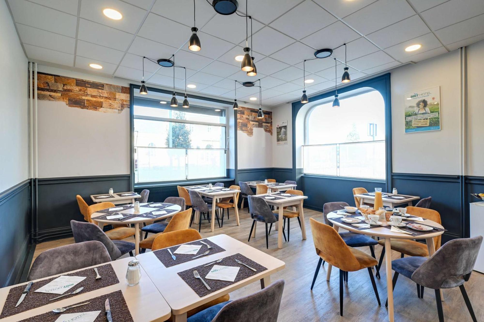 Brit Hotel Roanne - Le Grand Hotel ภายนอก รูปภาพ