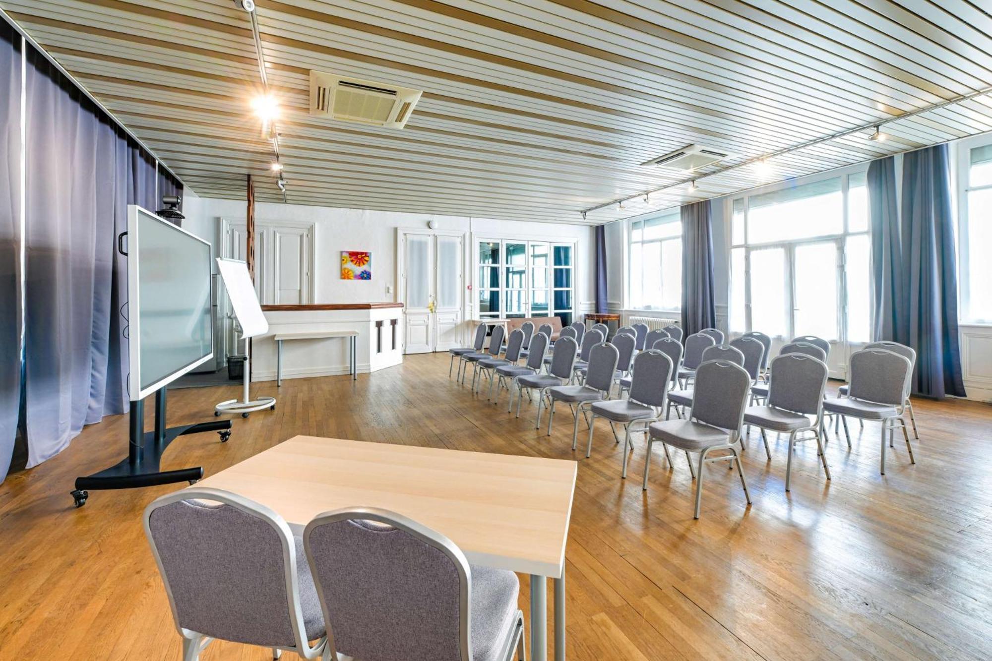 Brit Hotel Roanne - Le Grand Hotel ภายนอก รูปภาพ