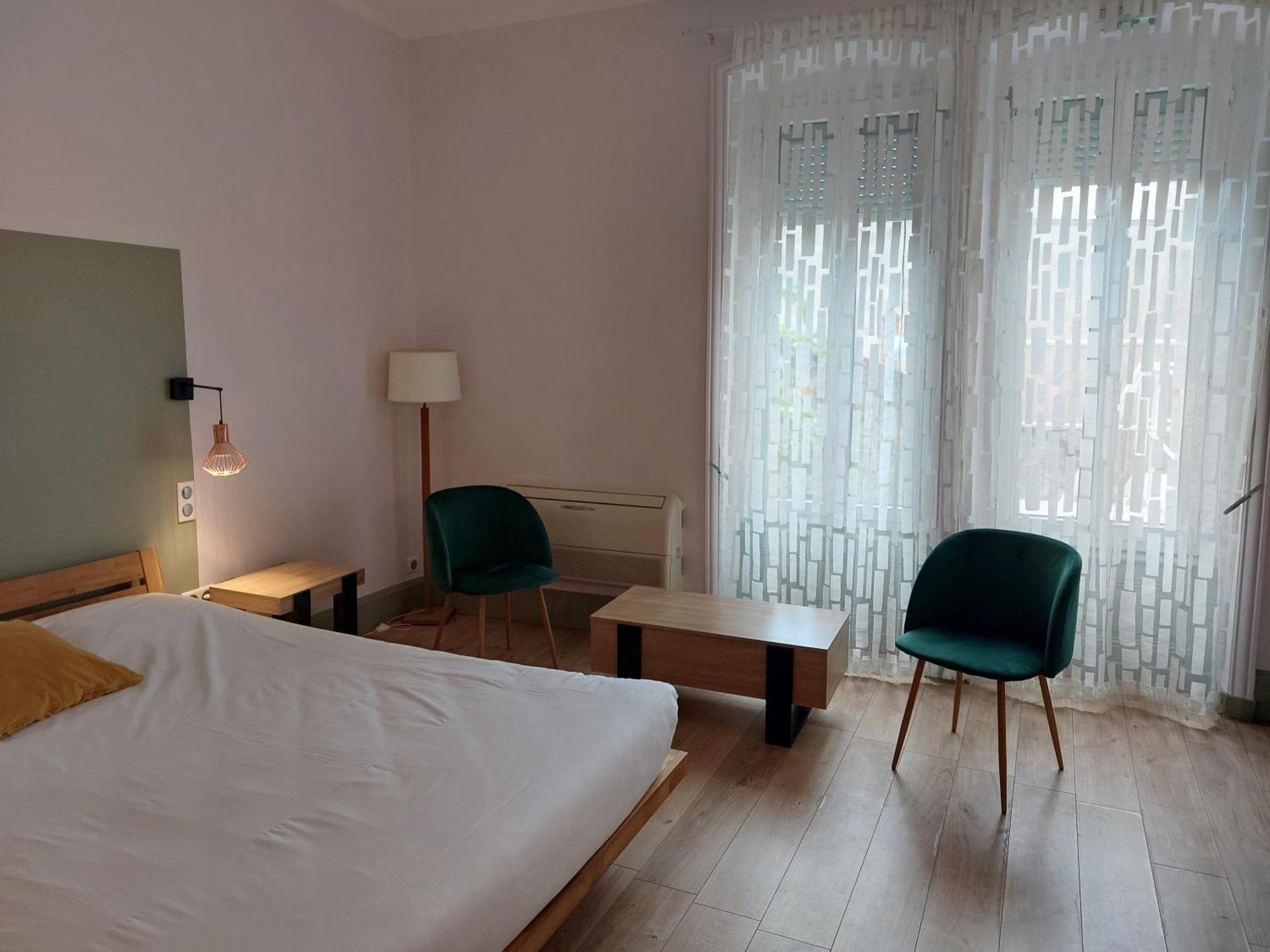 Brit Hotel Roanne - Le Grand Hotel ภายนอก รูปภาพ