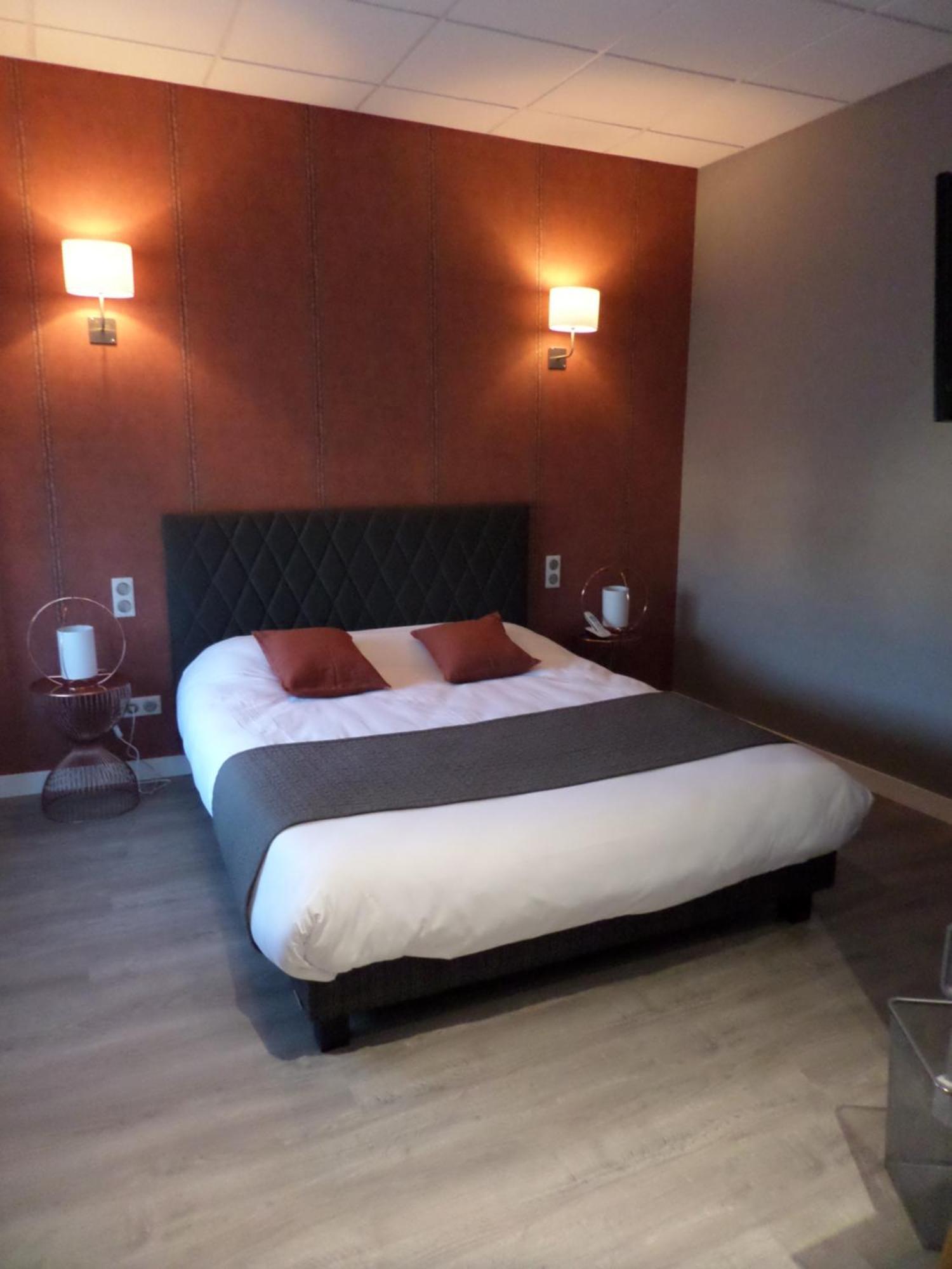 Brit Hotel Roanne - Le Grand Hotel ภายนอก รูปภาพ