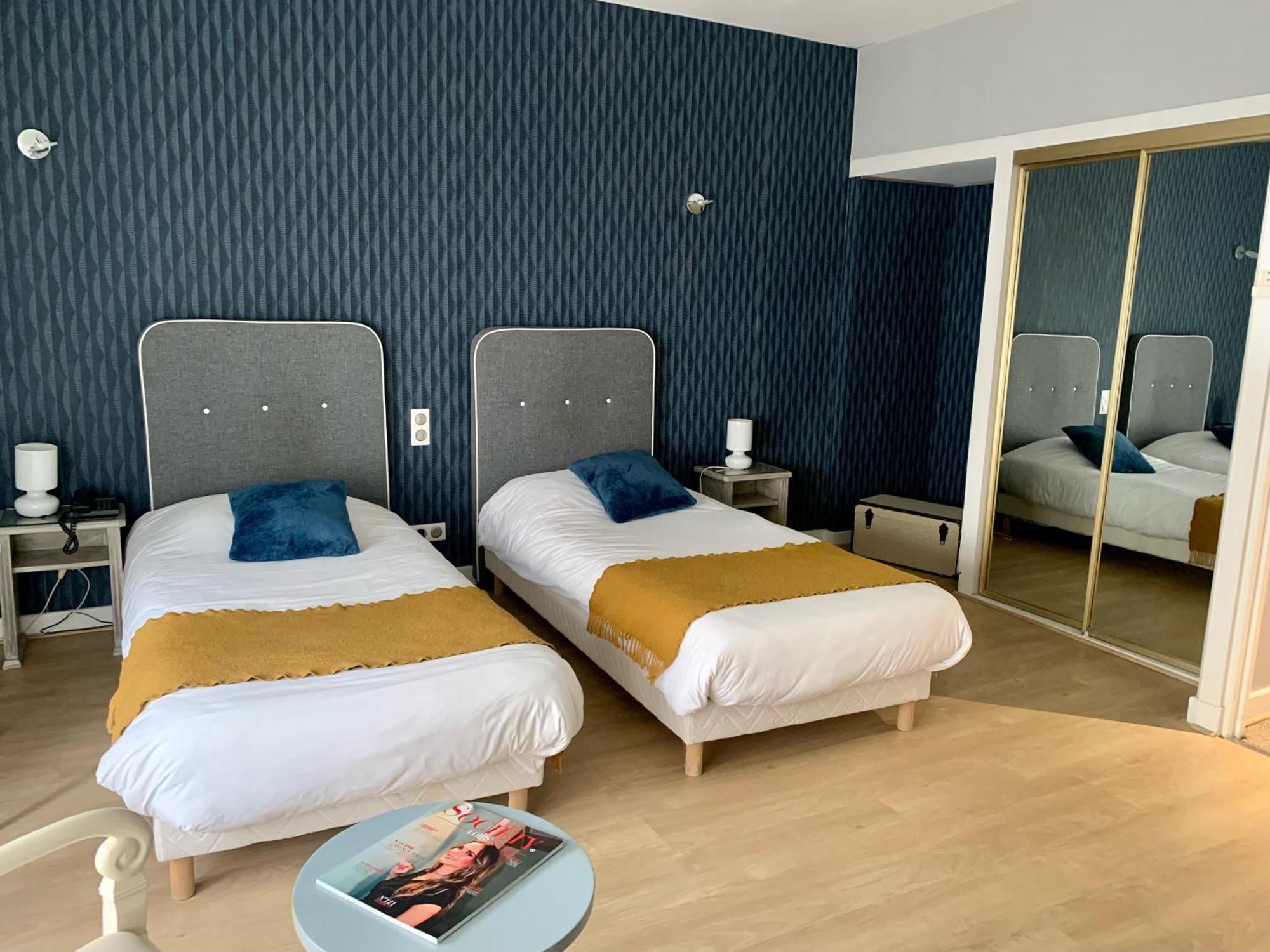Brit Hotel Roanne - Le Grand Hotel ภายนอก รูปภาพ