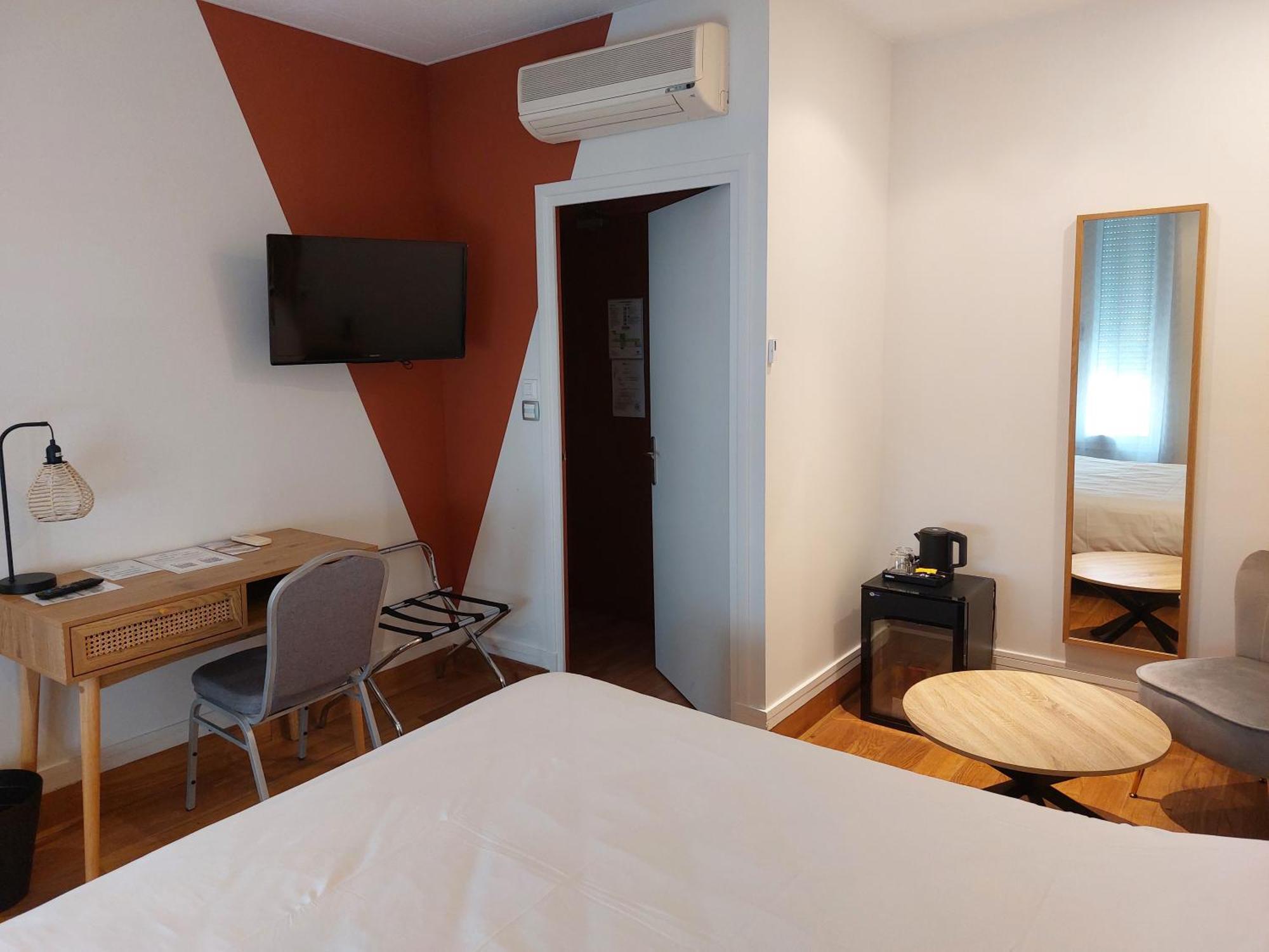 Brit Hotel Roanne - Le Grand Hotel ภายนอก รูปภาพ