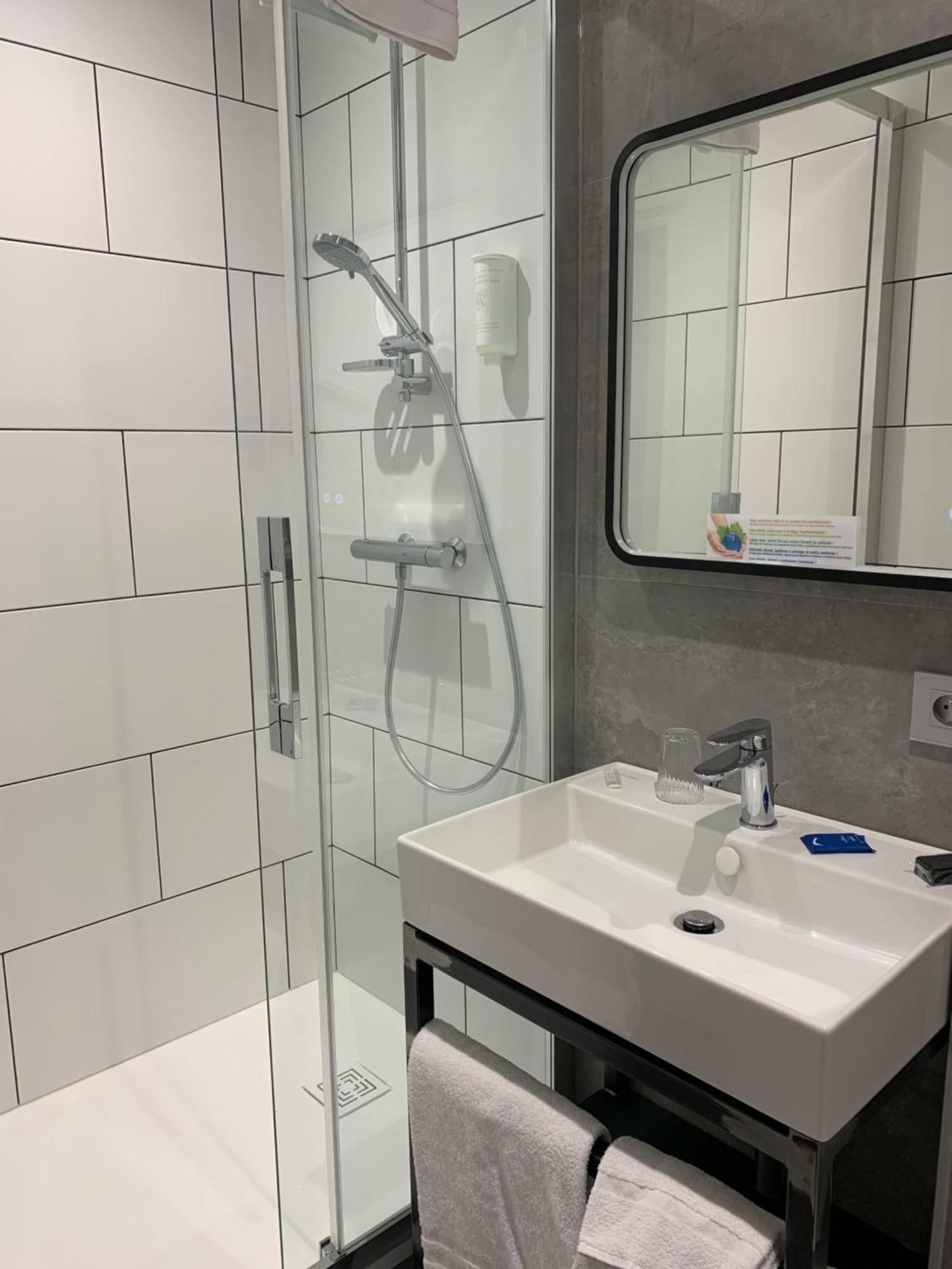 Brit Hotel Roanne - Le Grand Hotel ภายนอก รูปภาพ