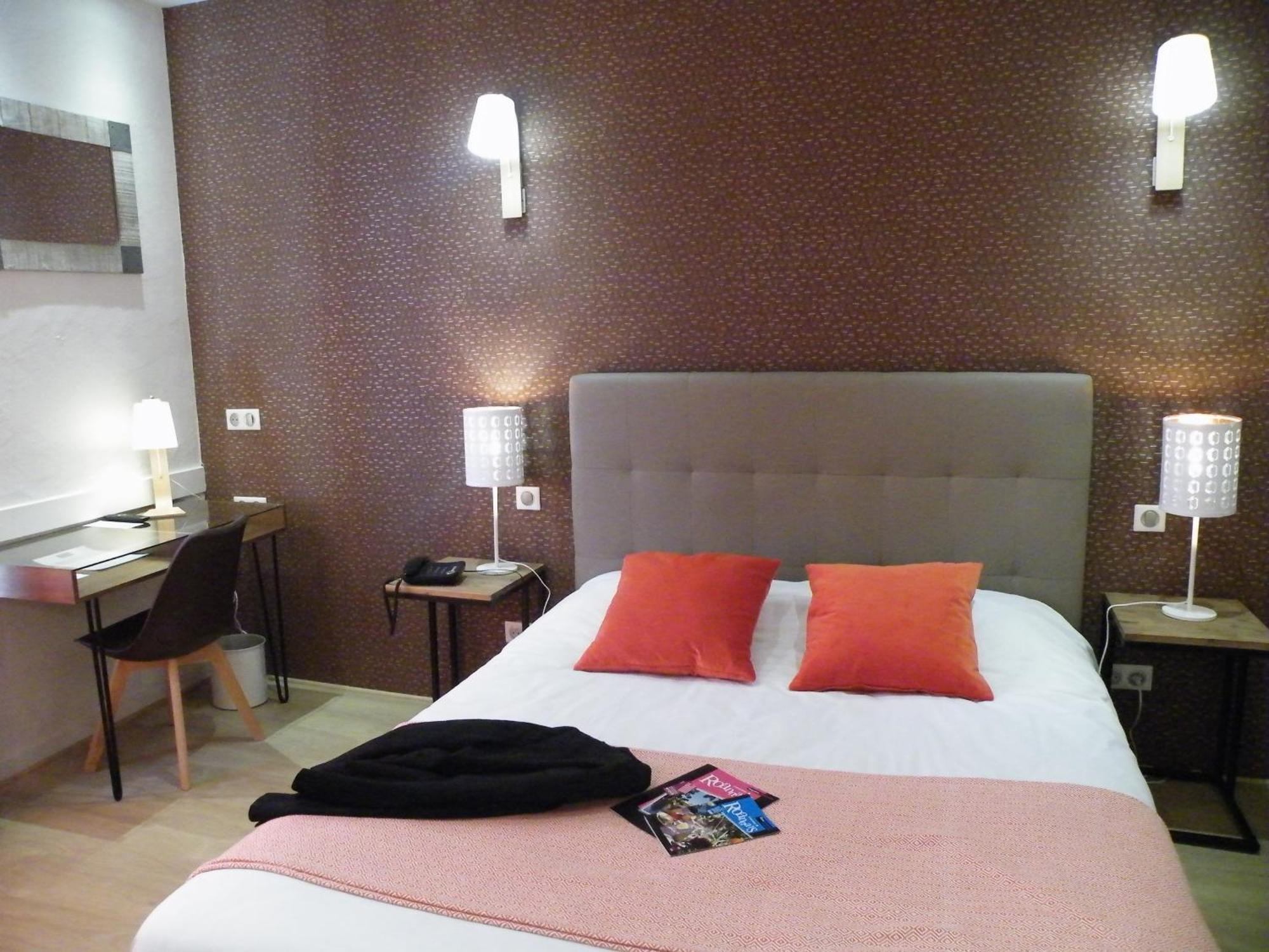 Brit Hotel Roanne - Le Grand Hotel ภายนอก รูปภาพ