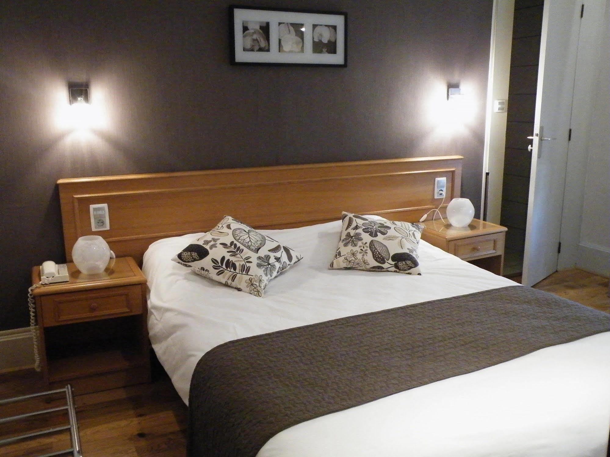 Brit Hotel Roanne - Le Grand Hotel ภายนอก รูปภาพ