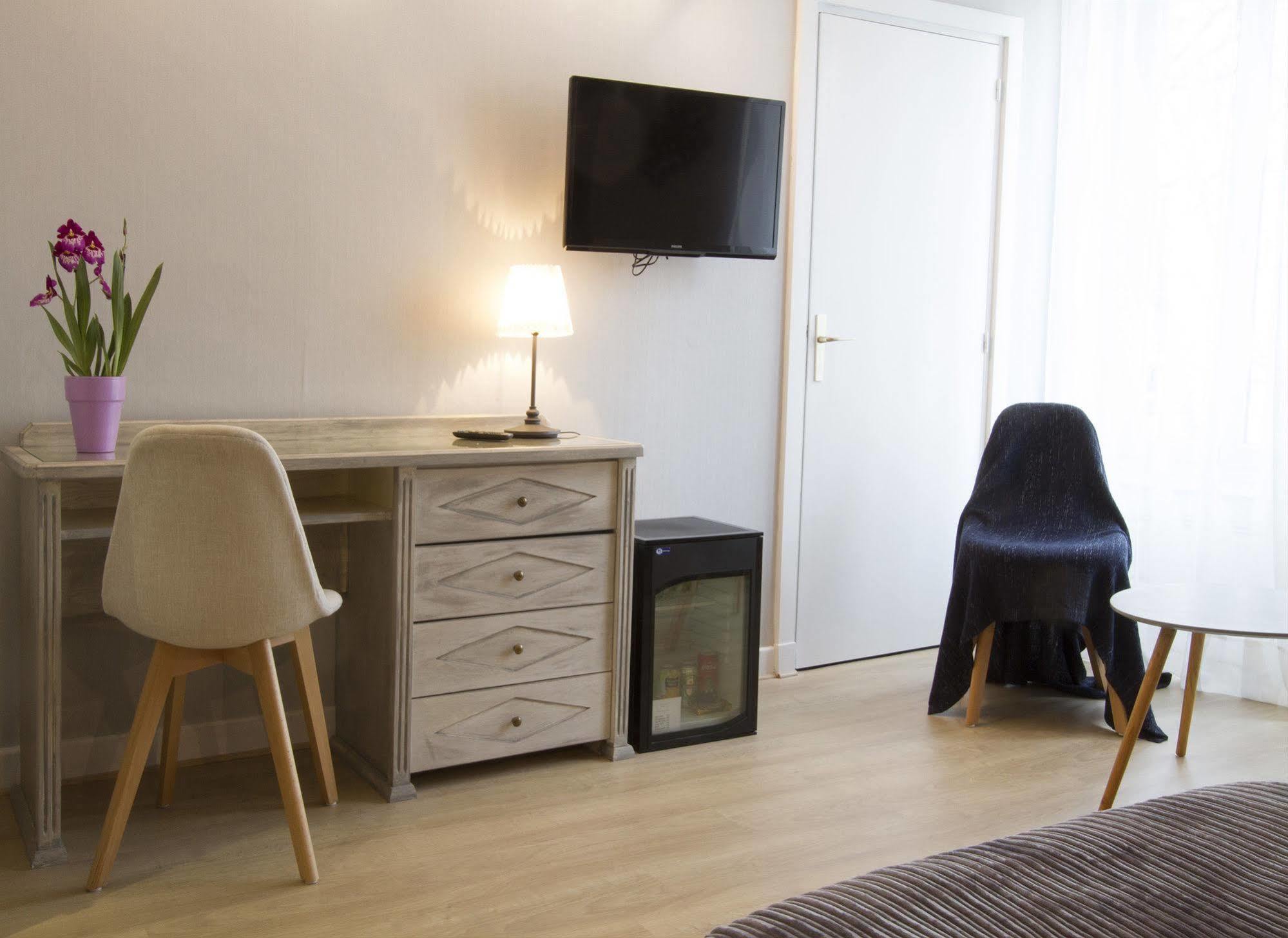 Brit Hotel Roanne - Le Grand Hotel ภายนอก รูปภาพ