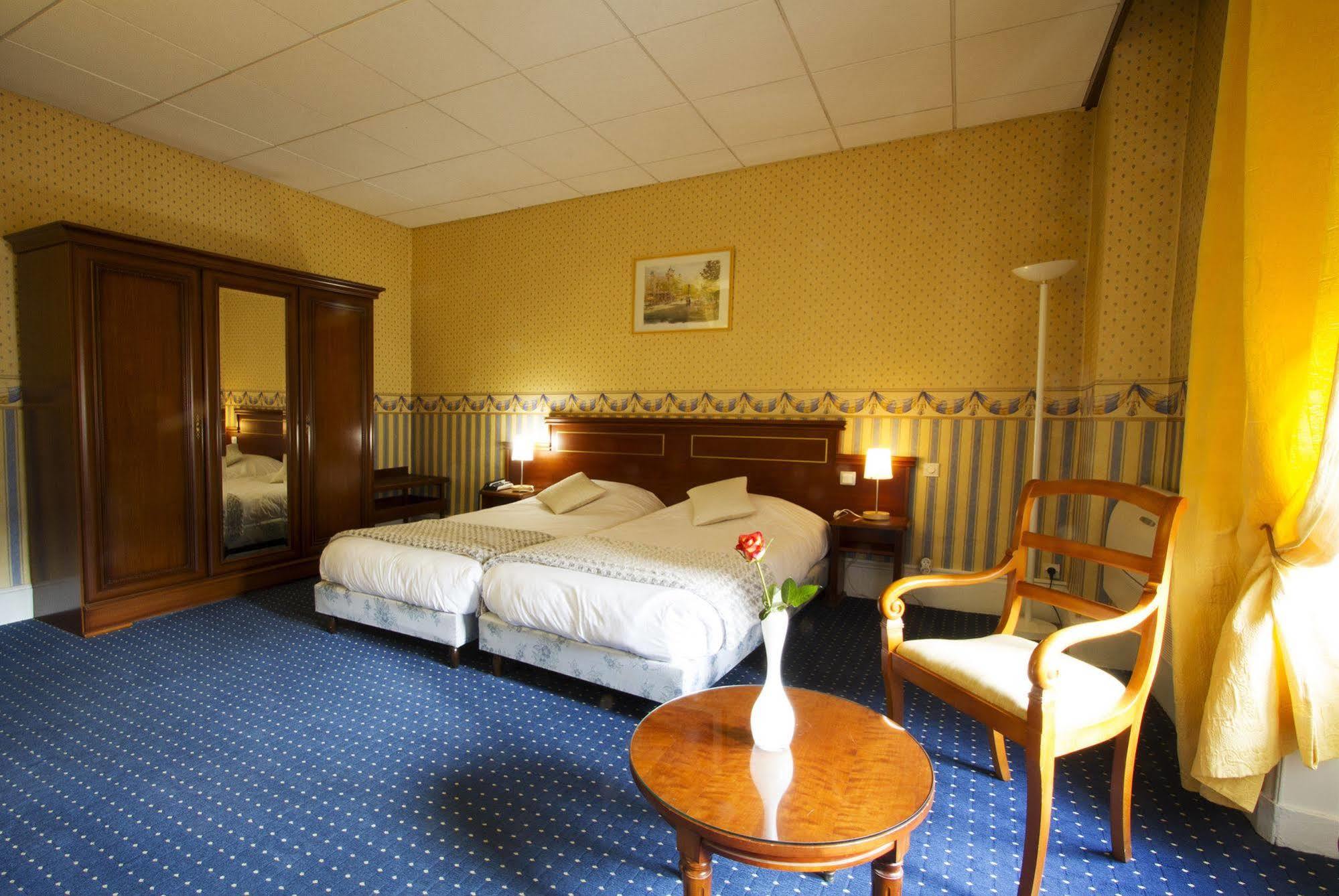 Brit Hotel Roanne - Le Grand Hotel ภายนอก รูปภาพ